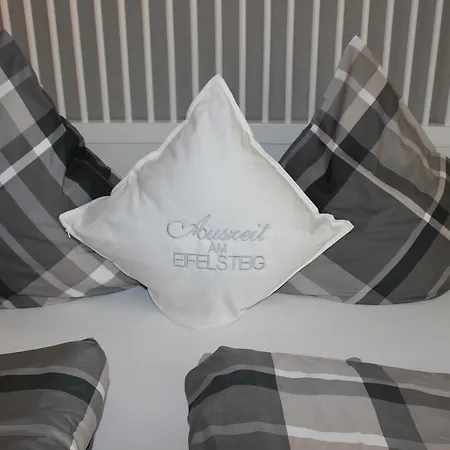 ゲストハウス Auszeit Am Eifelsteig 4*